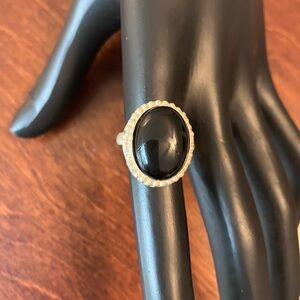 Elegant Black Oval Gem stone Ring, size 5
